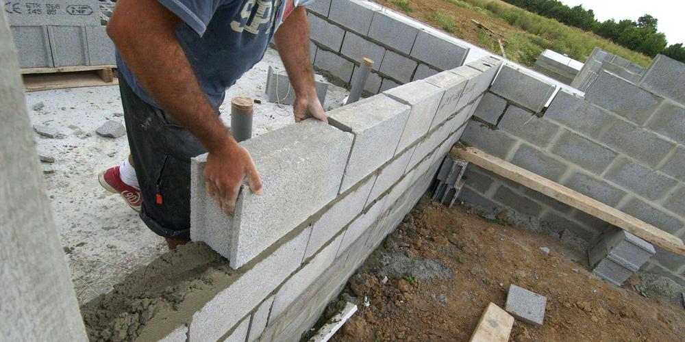 Le ministre du logement annonce 10 mesures de simplification pour relancer la construction sans convaincre le secteur